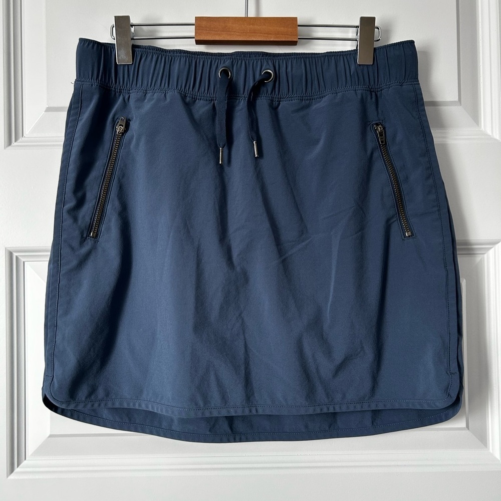 Athleta Trekkie Skort Skirt with Zip Pockets